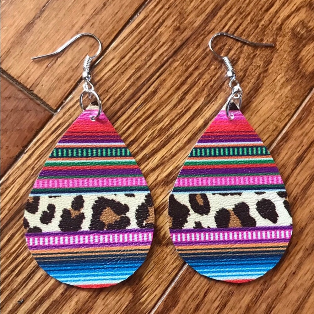Colorful Patterned Head-wrap & Matching Earrings - Picture 5 of 5